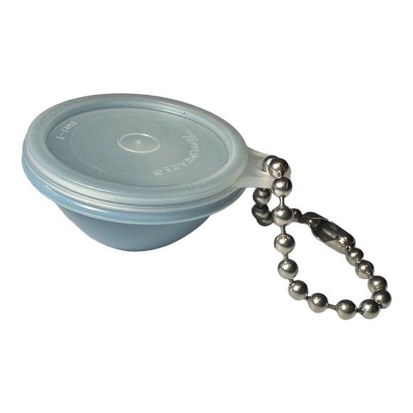 Tupperware Vintage Light Blue 1306 with Clear Lid 1307 Wonderlier Bowl Keychain - Picture 3 of 3